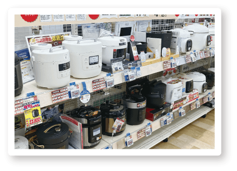 店頭に並ぶ圧力鍋の写真