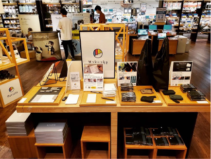 蔦屋家電での展示例です。魅力的な商品をお客様に直接見ていただくチャンス！