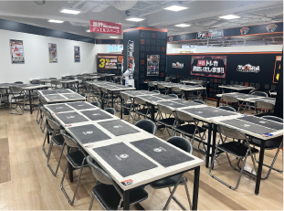 なんば本店のショーケース