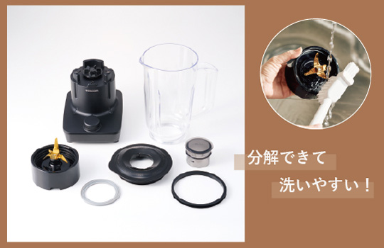 分解したパーツを洗っている様子