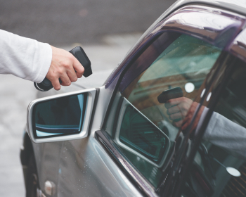 車のミラー周辺部分に使用している