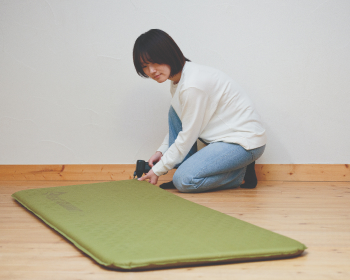 エアーベッドを膨らませるのに使用している