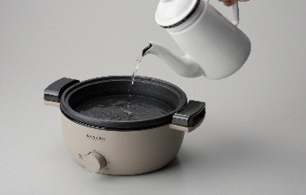 本製品に水を入れる図
