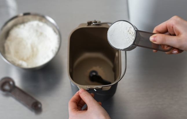 付属の計量カップとスプーンで手軽に