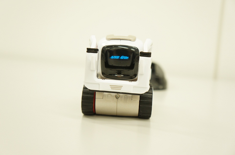 試用レポート タカラトミー コズモ COZMO 家電と暮らしのエディオ ン 