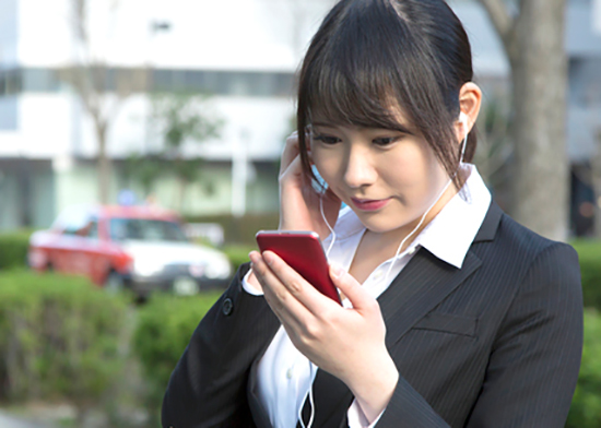 通勤中イライラするのは、きっとイヤホンのせい。