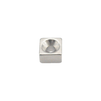 トラスコ ネオジム角形磁石 皿ねじ穴付 ５ＭＭ×５ＭＭ×３ＭＭ Ｍ１．６ １個入 TRUSCO ネオジム磁石（角形皿ねじ穴付） T05K03-M16