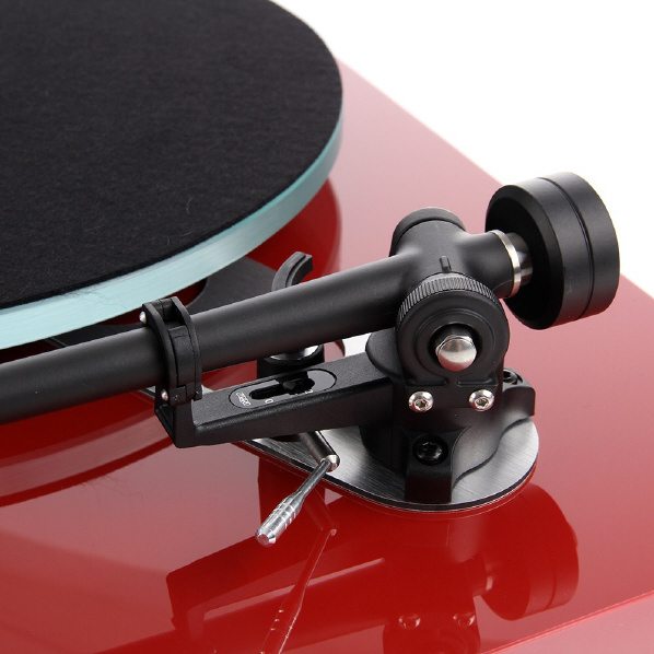 REGA レコードプレーヤー(50Hz) PLANAR2MK2シリーズ RED PLANAR3MK2RED50HZ ワウ
