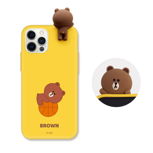 LINE FRIENDS iPhone 12/12 Pro用フィギュア付きカラーソフトケース BASKETBALL BROWN KCE-CSB052-イメージ1