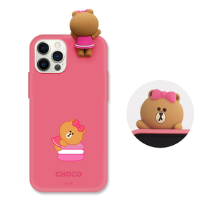 LINE FRIENDS iPhone 12/12 Pro用フィギュア付きカラーソフトケース MACARON CHOCO KCE-CSB057-イメージ1