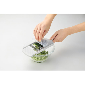 TAKAGI 兼定 日本製 抗菌 兼定 VEGE-CUT ベジカット ステンレス 千切りスライサー ホルダー付 FCJ525W-イメージ4