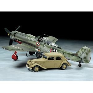 【模型要目】 ●フォッケウルフ Fw190 D-9 JV44とシトロエン 11CV スタッフカーをセットにした、1/48スケールのプラスチックモデル組み立てキットです。 ●フォッケウルフ Fw190 