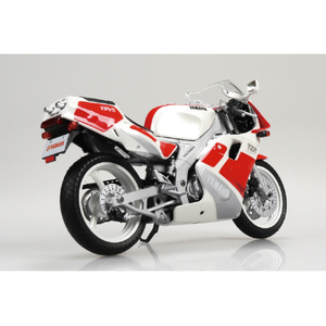 アオシマ Yamaha TZR250 '89 シルキーホワイト/ファインレッド AﾊﾞｲｸｶﾝｾｲﾔﾏﾊTZR50SWFR-イメージ3