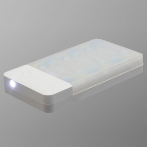 グリーンハウス 乾電池式モバイル充電器 単3形6本 ホワイト GH-BTB36A-WH-イメージ4