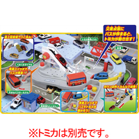 タカラトミー ﾄﾐｶﾄﾊｼﾛｳｸﾞﾙｸﾞﾙﾊﾞｽﾀｳﾝ トミカワールド トミカと走