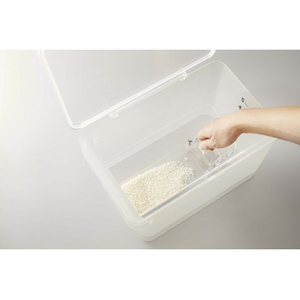 山崎実業 密閉 シンク下米びつ プレート  5kg 計量カップ付 クリア ﾌﾟﾚﾄﾐﾂﾍﾟｲｼﾝｸｼﾀｺﾒﾋﾞﾂ5KGｸﾘｱ-イメージ5
