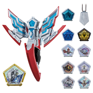 【先着購入特典】『限定ステッカー2枚セット』『ウルトラマンオメガ』より、「変身アイテム DXオメガスラッガー 最強なりきりセット」が登場! ●変身アイテム「DXオメガスラッガー」と、合計10種の「ウル