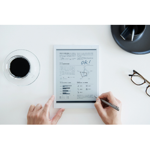 富士通 QUADERNO(Gen．2) A4サイズ 電子ペーパー サテンホワイト FMVDP41 スタイラスペン クアデルノ 保存操作は必要なし が進化 Type 1以前は非対応 14/10 iOS Android 8以降 Google Pixel 3/3 タブレット非対応 ファイル Wi Fi