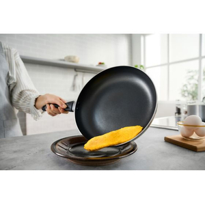 アイリスオーヤマ 軽量フライパン IH・ガス火 26cm グレージュ FC268TB-VLI-F26-イメージ2