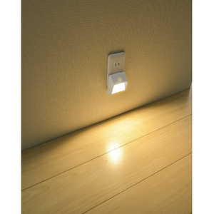 オーム電機 明暗・人感センサー付きLEDナイトライト NIT-ALA6JW-WL-イメージ2