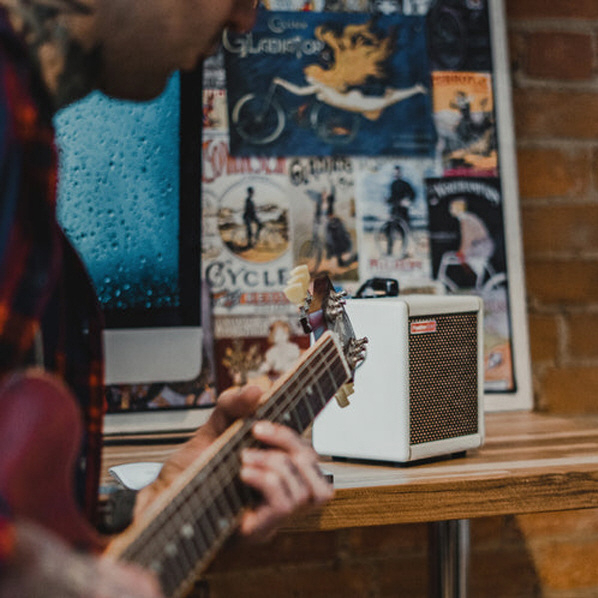 Positive Grid Spark MINI パール PGSPARKMP 商品情報      【小さいからこそ、新しくパワフル】●Spark MINIは、革新的かつスマートなギター・プレイをどこにでも持ち B2259083390(17242円)