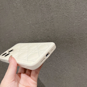 GAACAL iPhone 14用キルティングPUレザーケース ブラック P00273BKQ-イメージ4